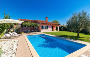 Stunning home in Vodnjan with Outdoor swimming pool and 4 Bedrooms